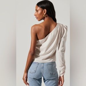 ASTR The Label Gold One shoulder blouse